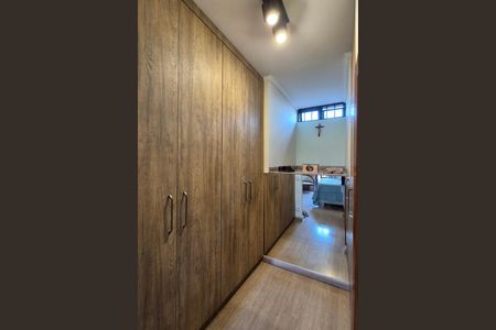 Casa à venda com 267m², 5 quartos e 5 vagasQuarto - Armários Suíte 