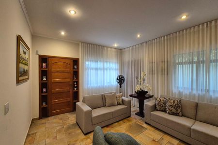 Casa à venda com 267m², 5 quartos e 5 vagasSala
