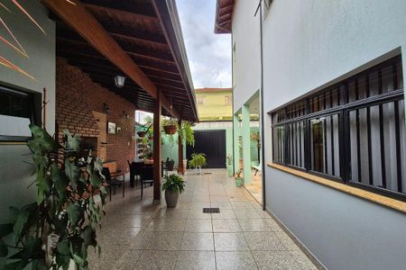 Casa à venda com 267m², 5 quartos e 5 vagasCorredor 