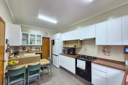 Casa à venda com 267m², 5 quartos e 5 vagasCozinha 