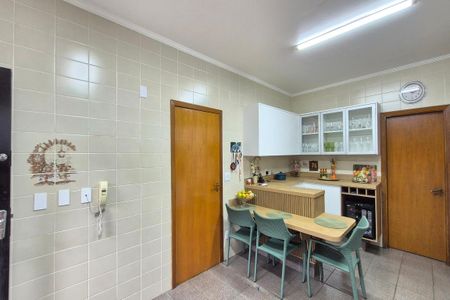 Casa à venda com 267m², 5 quartos e 5 vagasCozinha 