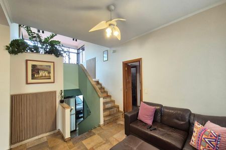 Casa à venda com 267m², 5 quartos e 5 vagasSala de TV