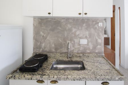 Cozinha de kitnet/studio para alugar com 1 quarto, 22m² em Moema, São Paulo