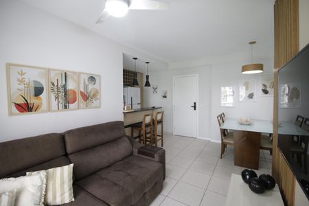 Sala de apartamento para alugar com 2 quartos, 70m² em Barra da Tijuca, Rio de Janeiro