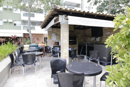 Apartamento para alugar com 70m², 2 quartos e 2 vagasÁrea comum - Churrasqueira