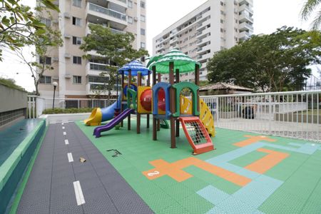 Apartamento para alugar com 70m², 2 quartos e 2 vagasÁrea comum - Playground
