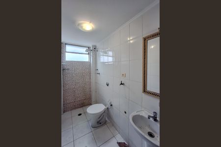 Banheiro de kitnet/studio para alugar com 1 quarto, 38m² em Liberdade, São Paulo