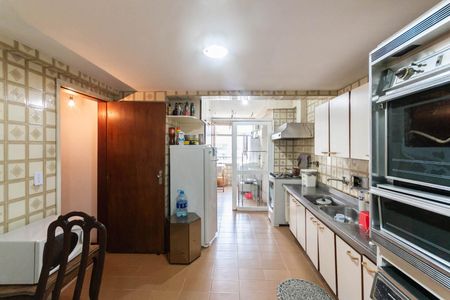 Apartamento à venda com 200m², 4 quartos e 4 vagasCozinha