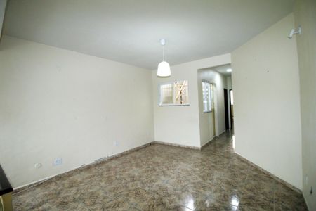 Casa à venda com 65m², 2 quartos e 1 vagaSala
