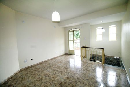 Sala de casa à venda com 2 quartos, 65m² em Penha, Rio de Janeiro