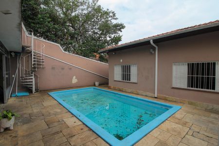 Casa para alugar com 401m², 4 quartos e 5 vagasQuintal