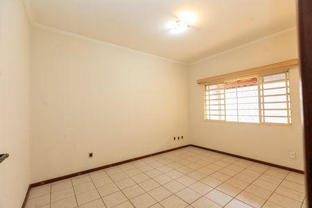 Casa à venda com 270m², 4 quartos e 3 vagas