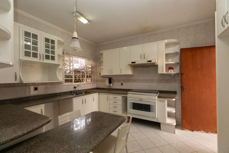 Casa à venda com 270m², 4 quartos e 3 vagas