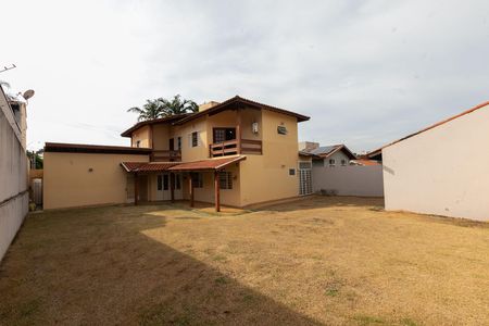 Casa à venda com 270m², 4 quartos e 3 vagas