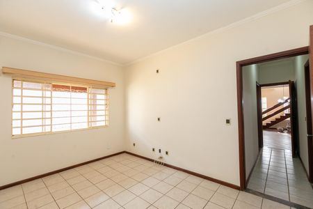 Casa à venda com 270m², 4 quartos e 3 vagas