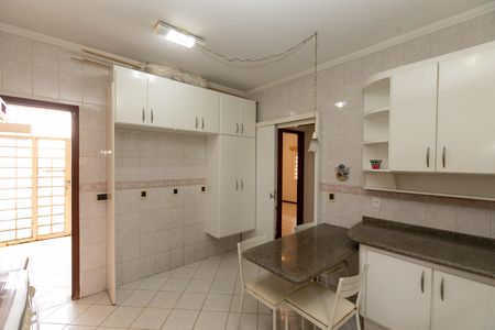 Casa à venda com 270m², 4 quartos e 3 vagas