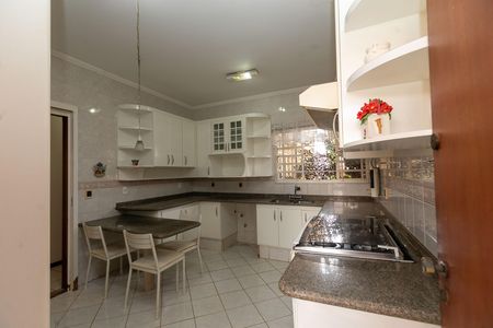 Casa à venda com 270m², 4 quartos e 3 vagas