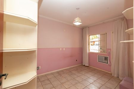 Casa à venda com 270m², 4 quartos e 3 vagas