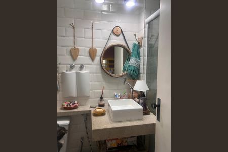 Apartamento à venda com 107m², 4 quartos e 1 vaga Apartamento à venda com 107m², 4 quartos e 1 vagaBanheiro