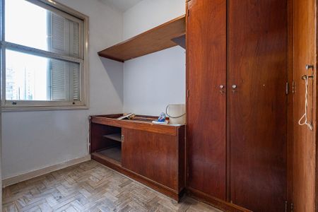 Apartamento à venda com 383m², 3 quartos e 2 vagas Apartamento à venda com 383m², 3 quartos e 2 vagasÁrea de Serviço - Quarto 2
