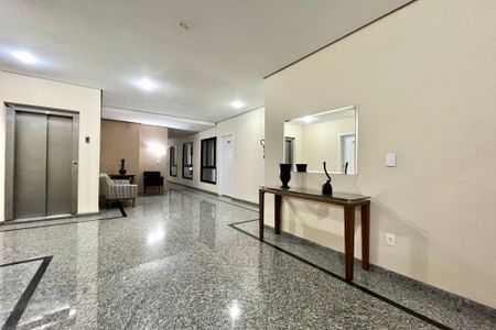 Apartamento à venda com 110m², 2 quartos e 2 vagas Apartamento à venda com 110m², 2 quartos e 2 vagasHall social