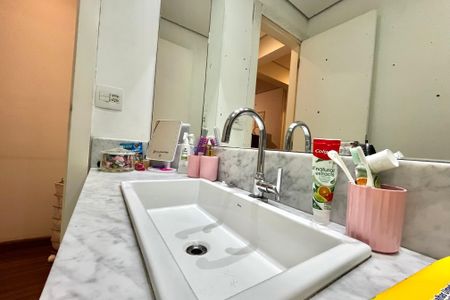 Apartamento à venda com 110m², 2 quartos e 2 vagas Apartamento à venda com 110m², 2 quartos e 2 vagasBanheiro Corredor