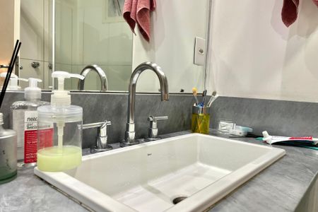 Apartamento à venda com 110m², 2 quartos e 2 vagas Apartamento à venda com 110m², 2 quartos e 2 vagasBanheiro da Suíte