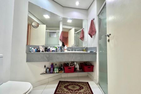 Apartamento à venda com 110m², 2 quartos e 2 vagas Apartamento à venda com 110m², 2 quartos e 2 vagasBanheiro da Suíte