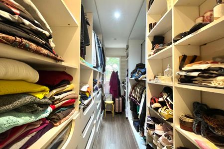 Apartamento à venda com 110m², 2 quartos e 2 vagas Apartamento à venda com 110m², 2 quartos e 2 vagasCloset da suíte