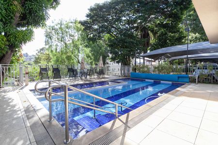 Apartamento à venda com 180m², 3 quartos e 2 vagasÁrea comum - Piscina