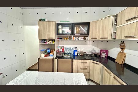 Casa para alugar com 90m², 2 quartos e 1 vagaCozinha