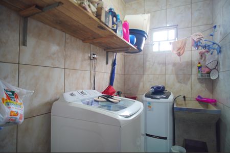 Casa à venda com 30m², 2 quartos e 1 vagaÁrea de Serviço