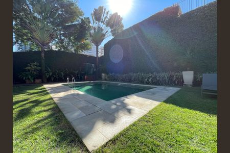 Casa à venda com 539m², 5 quartos e 6 vagas Casa à venda com 539m², 5 quartos e 6 vagasQuintal - area de lazer