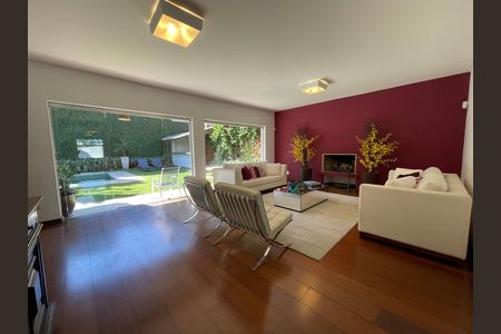 Casa à venda com 539m², 5 quartos e 6 vagas Casa à venda com 539m², 5 quartos e 6 vagasSala de estar