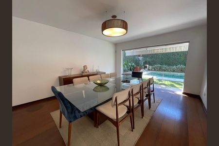 Casa à venda com 539m², 5 quartos e 6 vagas Casa à venda com 539m², 5 quartos e 6 vagasSala de Jantar