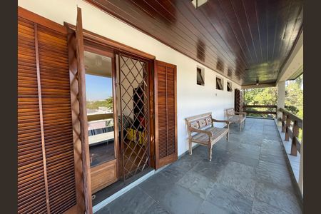 Casa à venda com 539m², 5 quartos e 6 vagas Casa à venda com 539m², 5 quartos e 6 vagasVaranda das Suítes 1 e 2