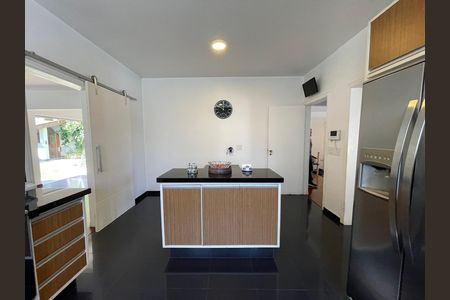 Casa à venda com 539m², 5 quartos e 6 vagas Casa à venda com 539m², 5 quartos e 6 vagasCozinha