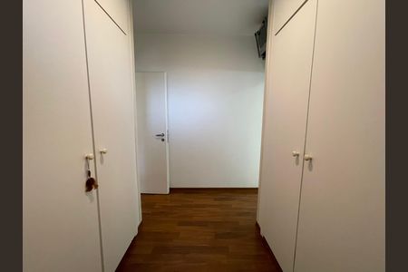 Casa à venda com 539m², 5 quartos e 6 vagas Casa à venda com 539m², 5 quartos e 6 vagasCloset Suíte 3