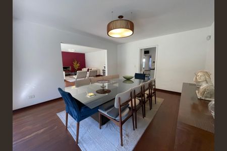 Casa à venda com 539m², 5 quartos e 6 vagas Casa à venda com 539m², 5 quartos e 6 vagasSala de Jantar
