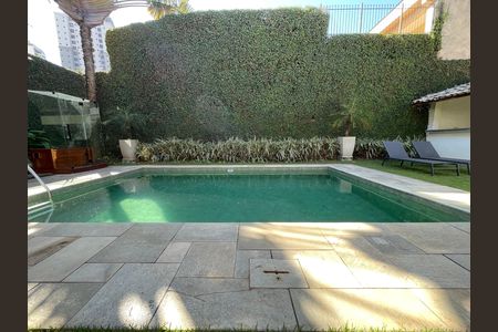 Casa à venda com 539m², 5 quartos e 6 vagas Casa à venda com 539m², 5 quartos e 6 vagasPiscina