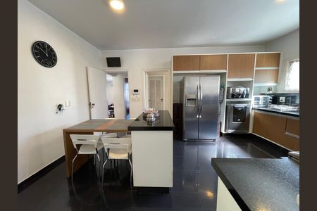 Casa à venda com 539m², 5 quartos e 6 vagas Casa à venda com 539m², 5 quartos e 6 vagasCozinha