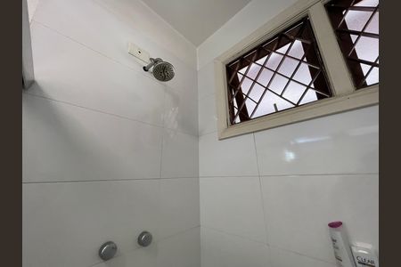 Casa à venda com 539m², 5 quartos e 6 vagas Casa à venda com 539m², 5 quartos e 6 vagasBanheiro 2