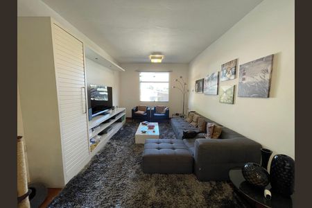 Casa à venda com 539m², 5 quartos e 6 vagas Casa à venda com 539m², 5 quartos e 6 vagasSala de TV