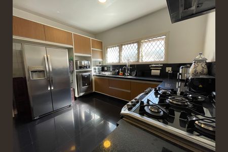 Casa à venda com 539m², 5 quartos e 6 vagas Casa à venda com 539m², 5 quartos e 6 vagasCozinha