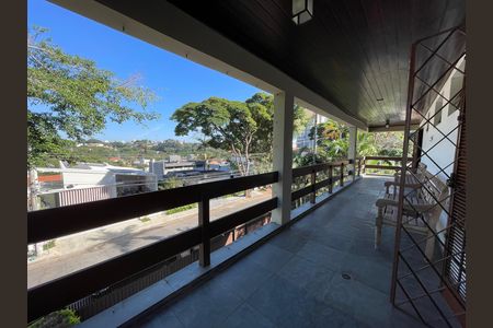 Casa à venda com 539m², 5 quartos e 6 vagas Casa à venda com 539m², 5 quartos e 6 vagasVaranda das Suítes 1 e 2