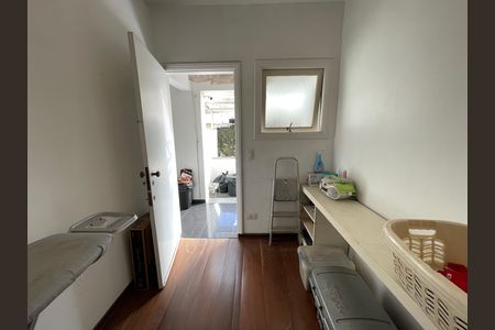 Casa à venda com 539m², 5 quartos e 6 vagas Casa à venda com 539m², 5 quartos e 6 vagasQuarto de Serviço