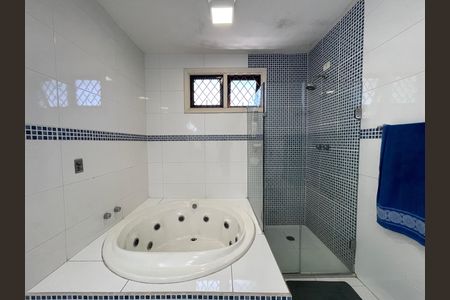 Casa à venda com 539m², 5 quartos e 6 vagas Casa à venda com 539m², 5 quartos e 6 vagasBanheiro 3