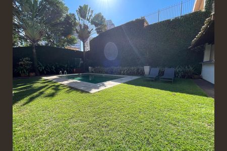 Casa à venda com 539m², 5 quartos e 6 vagas Casa à venda com 539m², 5 quartos e 6 vagasQuintal - area de lazer