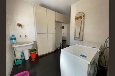Casa à venda com 539m², 5 quartos e 6 vagas Casa à venda com 539m², 5 quartos e 6 vagasÁrea de Serviço