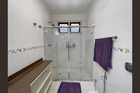 Casa à venda com 539m², 5 quartos e 6 vagas Casa à venda com 539m², 5 quartos e 6 vagasBanheiro 2